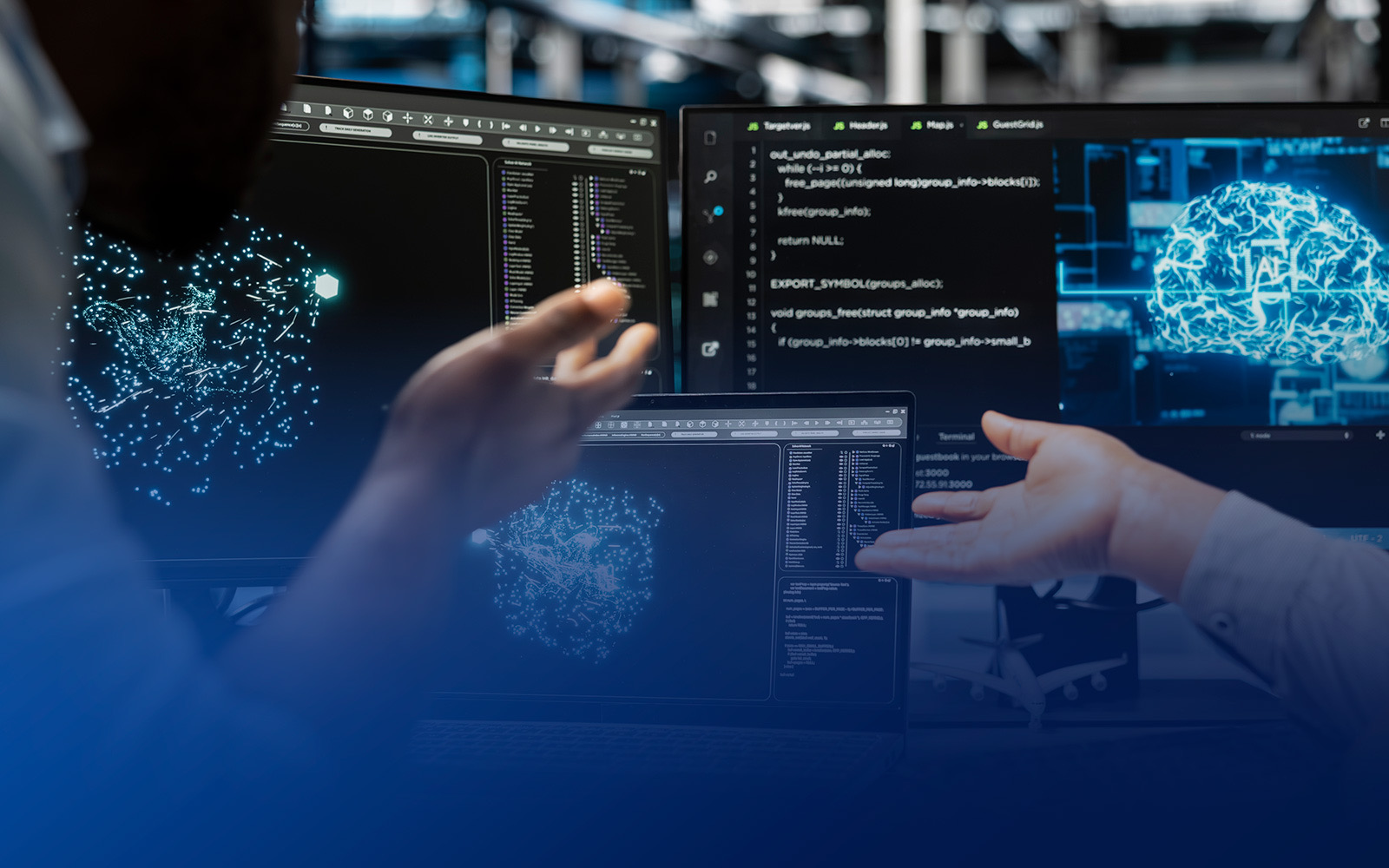 Monitores com código e visualizações de inteligência artificial em um escritório técnico